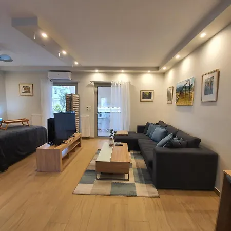 Tony'S Suite With Parking-3